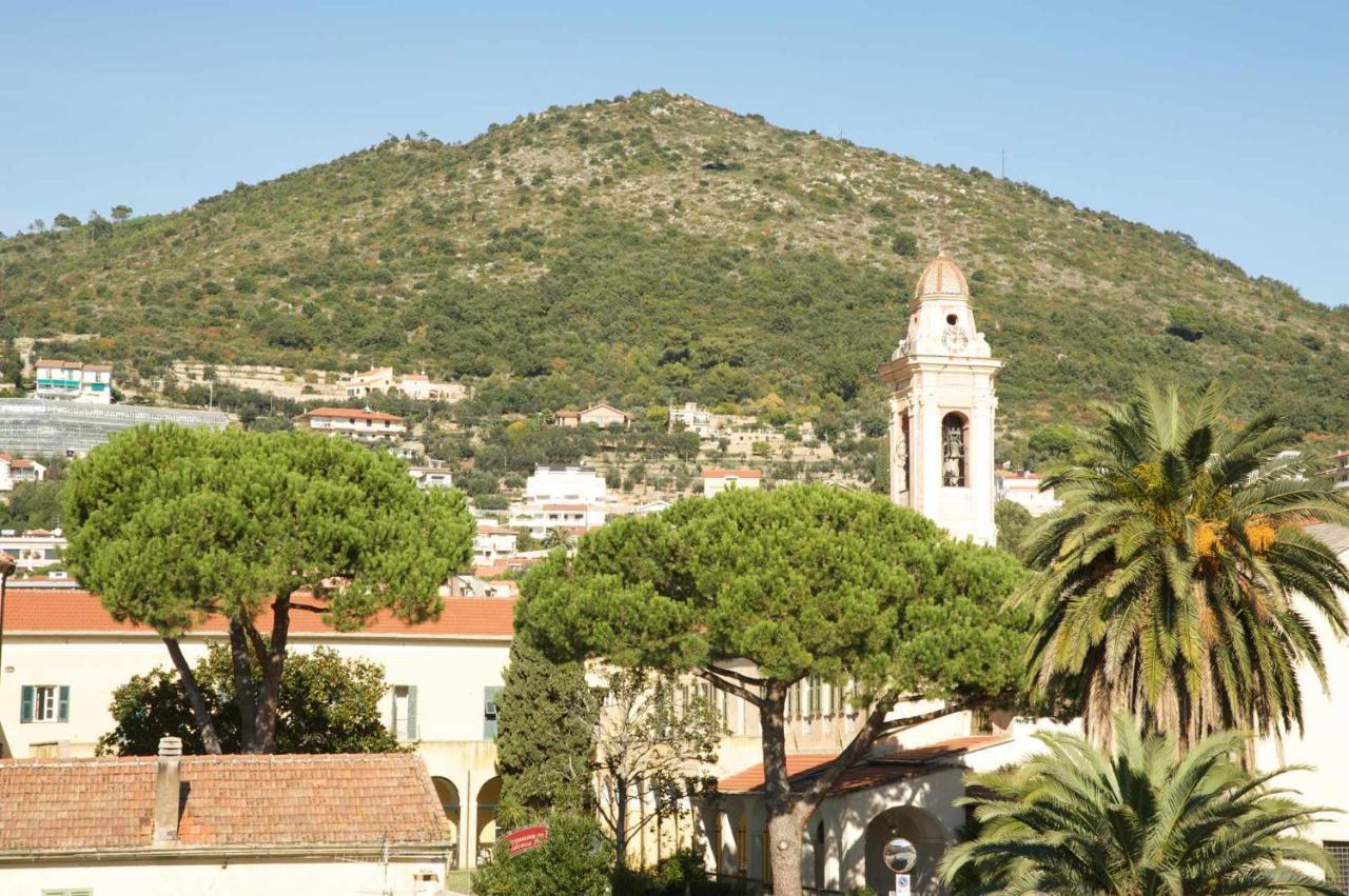 Cipriani 5 Rivieraholiday Pietra Ligure Exterior foto