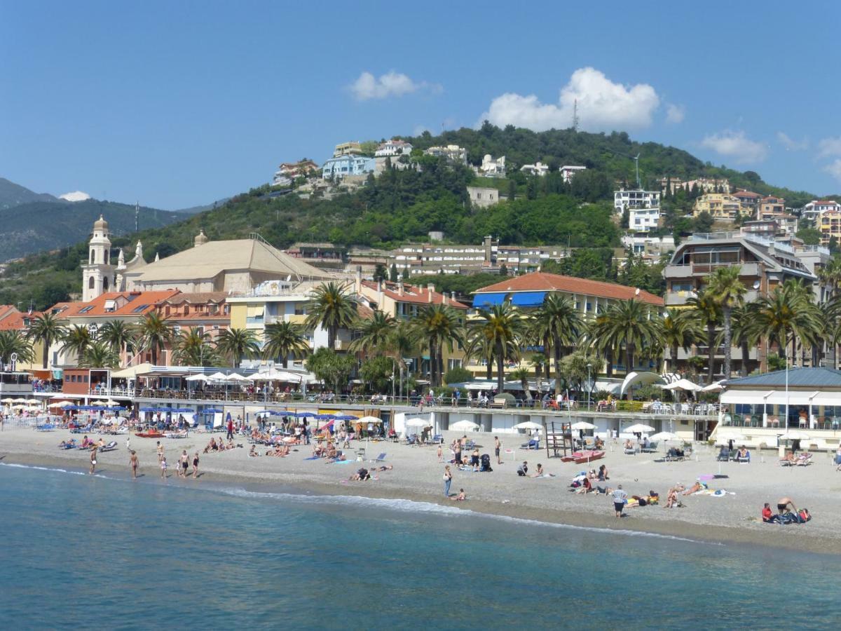 Cipriani 5 Rivieraholiday Pietra Ligure Exterior foto